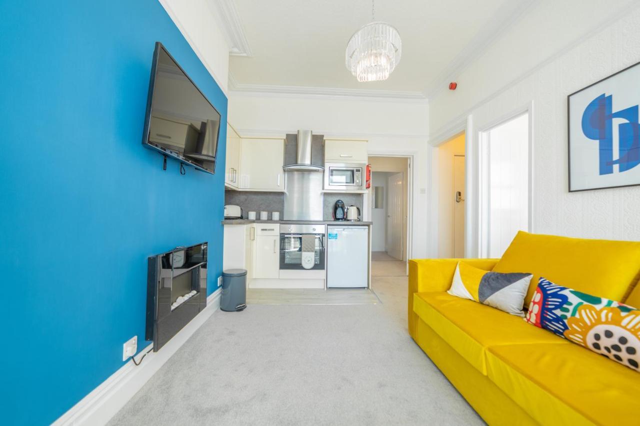 Charles Alexander Short Stay - Highcliffe Apartments Cleveleys Exterior foto